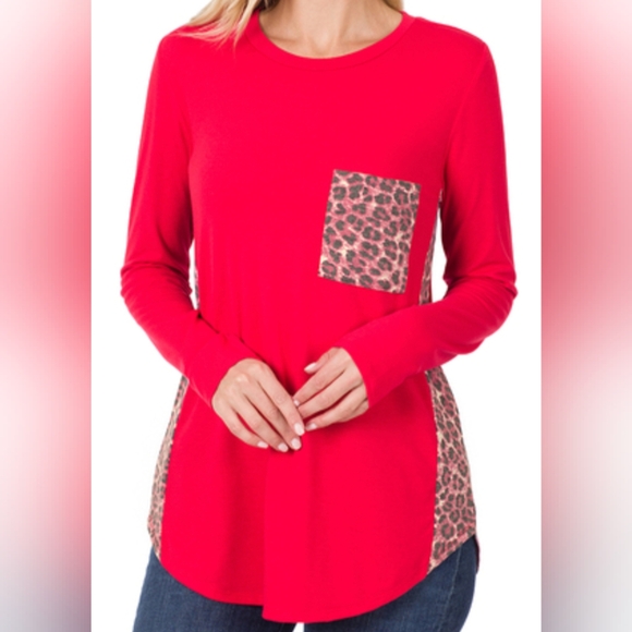 Zenana Outfitters Tops - Zenana leopard side panel and pocket top
